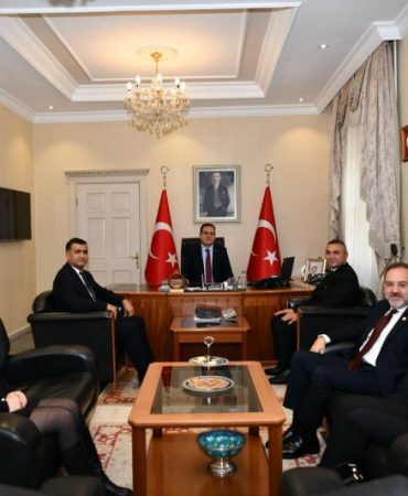 1701604001-3d608241a12cb7f88303